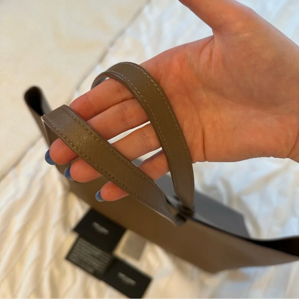 Saint Laurent East West Tote - Picture 11 of 16